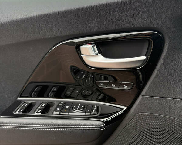 Серый Киа Niro, объемом двигателя 0 л и пробегом 77 тыс. км за 20990 $, фото 19 на Automoto.ua