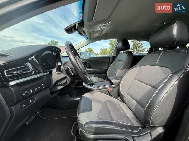 Серый Киа Niro, объемом двигателя 0 л и пробегом 67 тыс. км за 22400 $, фото 27 на Automoto.ua