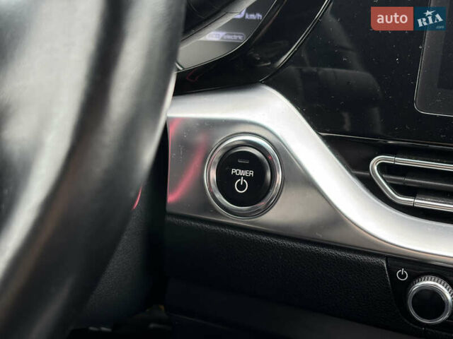 Серый Киа Niro, объемом двигателя 0 л и пробегом 88 тыс. км за 21800 $, фото 17 на Automoto.ua
