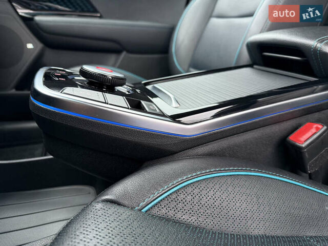 Сірий Кіа Niro, об'ємом двигуна 0 л та пробігом 97 тис. км за 22900 $, фото 4 на Automoto.ua