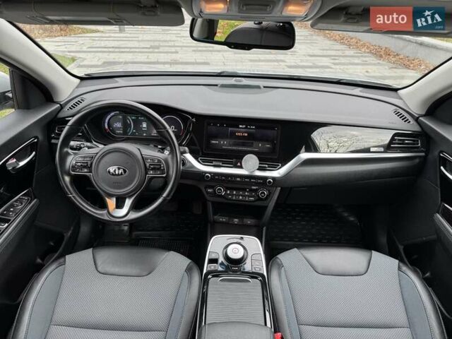 Сірий Кіа Niro, об'ємом двигуна 0 л та пробігом 101 тис. км за 19300 $, фото 22 на Automoto.ua
