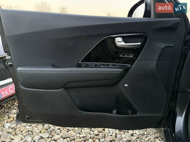 Серый Киа Niro, объемом двигателя 0 л и пробегом 82 тыс. км за 22900 $, фото 30 на Automoto.ua