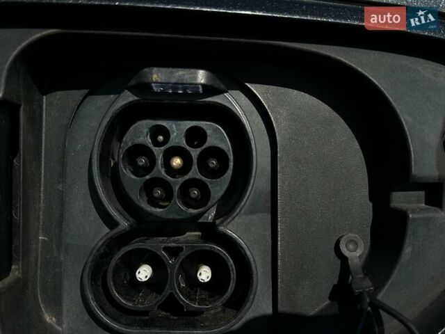 Серый Киа Niro, объемом двигателя 0 л и пробегом 97 тыс. км за 22200 $, фото 9 на Automoto.ua