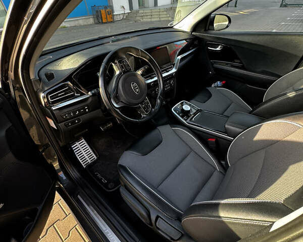 Серый Киа Niro, объемом двигателя 0 л и пробегом 86 тыс. км за 23400 $, фото 43 на Automoto.ua