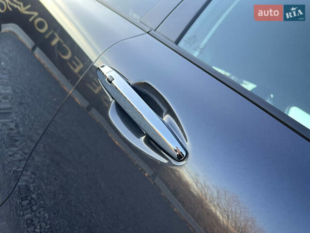 Серый Киа Niro, объемом двигателя 0 л и пробегом 55 тыс. км за 18899 $, фото 5 на Automoto.ua