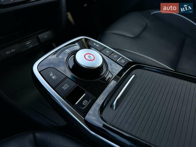 Сірий Кіа Niro, об'ємом двигуна 0 л та пробігом 100 тис. км за 21900 $, фото 64 на Automoto.ua