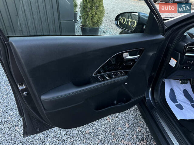 Серый Киа Niro, объемом двигателя 0 л и пробегом 55 тыс. км за 18899 $, фото 30 на Automoto.ua