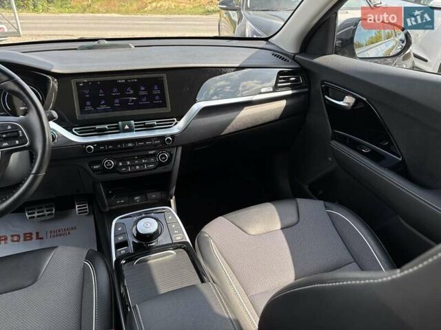 Серый Киа Niro, объемом двигателя 0 л и пробегом 62 тыс. км за 22450 $, фото 15 на Automoto.ua