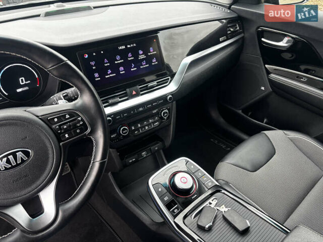 Серый Киа Niro, объемом двигателя 0 л и пробегом 39 тыс. км за 23100 $, фото 28 на Automoto.ua