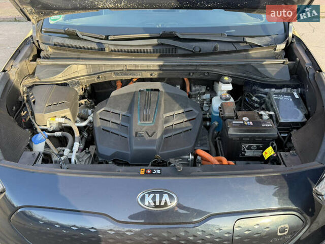 Серый Киа Niro, объемом двигателя 0 л и пробегом 157 тыс. км за 18350 $, фото 21 на Automoto.ua