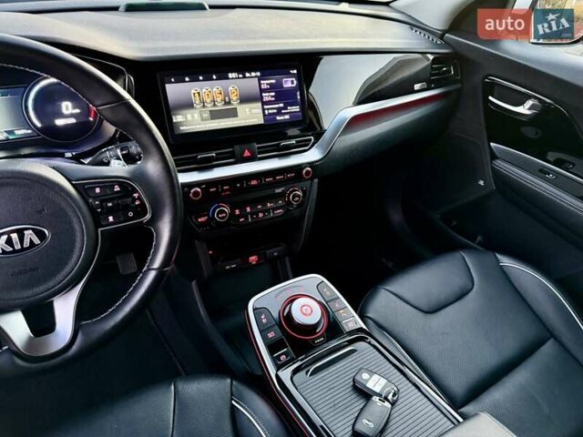 Киа Niro 2021 в Бердичеве на Automoto.ua Серый Киа Niro, объемом двигателя 0 л и пробегом 70 тыс. км за 21350 $, фото 61 на Automoto.ua