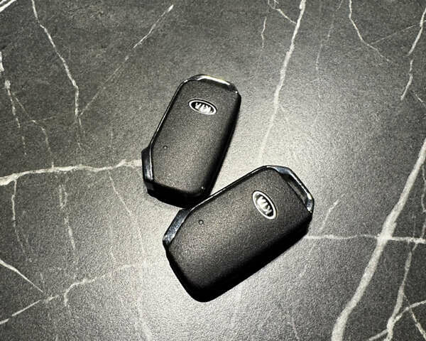 Серый Киа Niro, объемом двигателя 0 л и пробегом 86 тыс. км за 23400 $, фото 96 на Automoto.ua