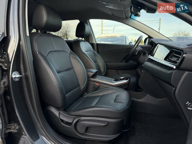 Сірий Кіа Niro, об'ємом двигуна 0 л та пробігом 97 тис. км за 22900 $, фото 94 на Automoto.ua