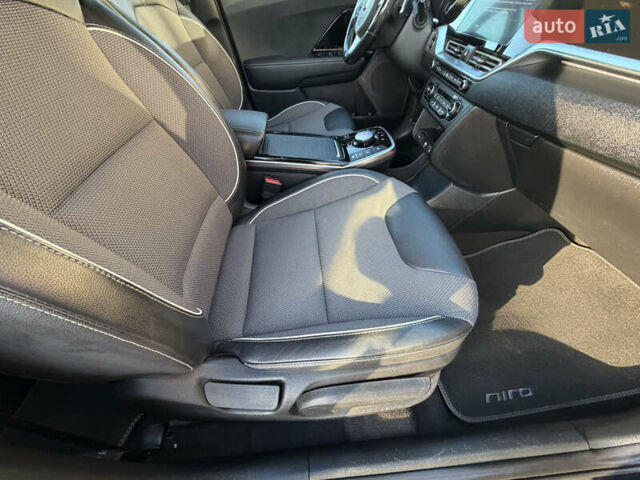 Серый Киа Niro, объемом двигателя 0 л и пробегом 157 тыс. км за 18350 $, фото 25 на Automoto.ua