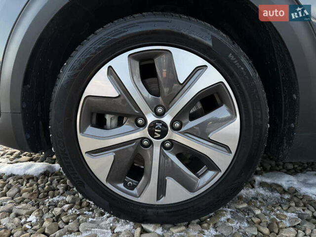 Сірий Кіа Niro, об'ємом двигуна 0 л та пробігом 97 тис. км за 22900 $, фото 27 на Automoto.ua