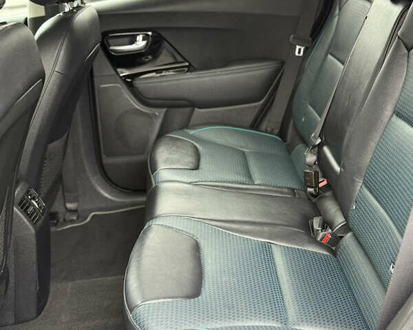 Серый Киа Niro, объемом двигателя 0 л и пробегом 93 тыс. км за 21500 $, фото 13 на Automoto.ua