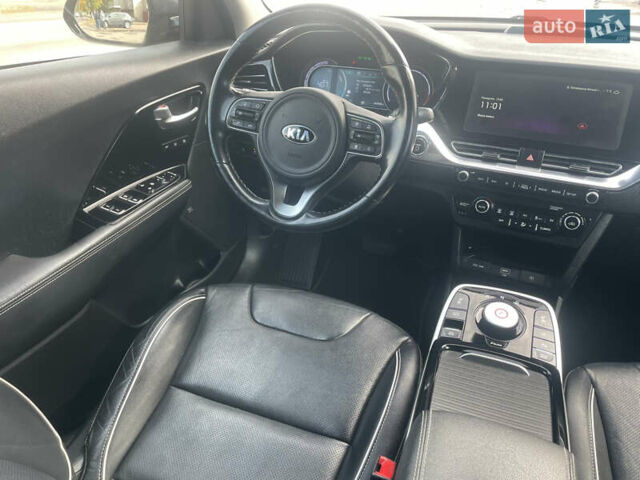 Сірий Кіа Niro, об'ємом двигуна 0 л та пробігом 140 тис. км за 18500 $, фото 33 на Automoto.ua