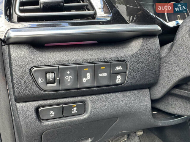 Сірий Кіа Niro, об'ємом двигуна 0 л та пробігом 138 тис. км за 19900 $, фото 16 на Automoto.ua
