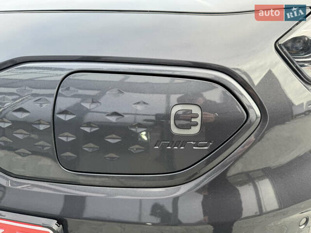 Серый Киа Niro, объемом двигателя 0 л и пробегом 147 тыс. км за 18450 $, фото 24 на Automoto.ua