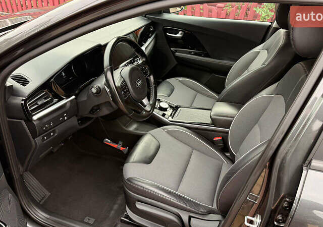Серый Киа Niro, объемом двигателя 0 л и пробегом 88 тыс. км за 19700 $, фото 21 на Automoto.ua
