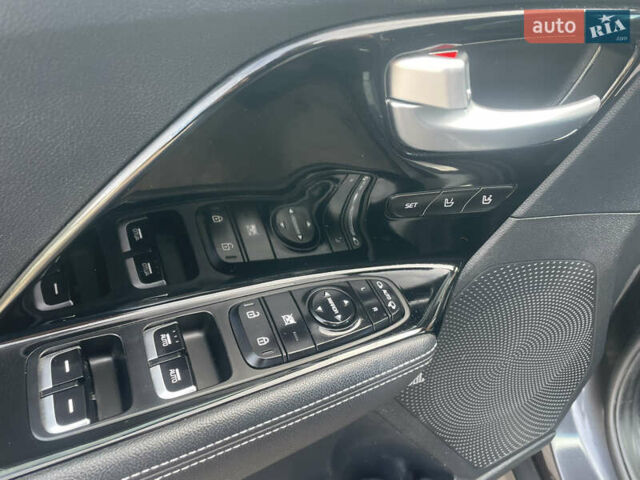 Сірий Кіа Niro, об'ємом двигуна 0 л та пробігом 140 тис. км за 18500 $, фото 18 на Automoto.ua