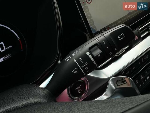 Серый Киа Niro, объемом двигателя 0 л и пробегом 62 тыс. км за 23600 $, фото 48 на Automoto.ua