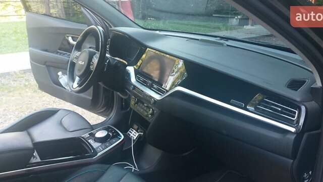 Сірий Кіа Niro, об'ємом двигуна 0 л та пробігом 62 тис. км за 18500 $, фото 8 на Automoto.ua