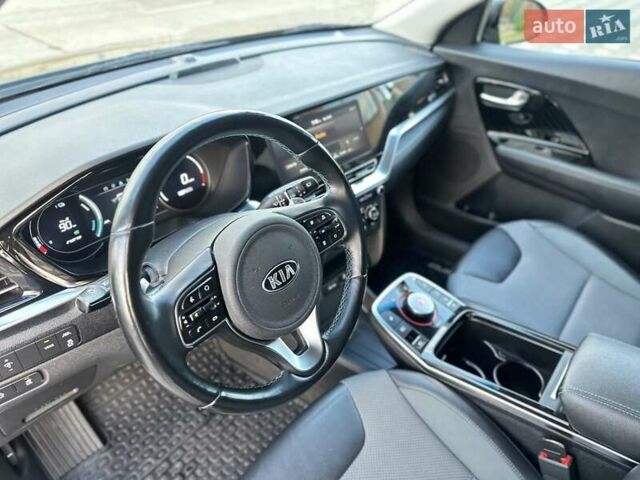 Сірий Кіа Niro, об'ємом двигуна 0 л та пробігом 105 тис. км за 19950 $, фото 20 на Automoto.ua