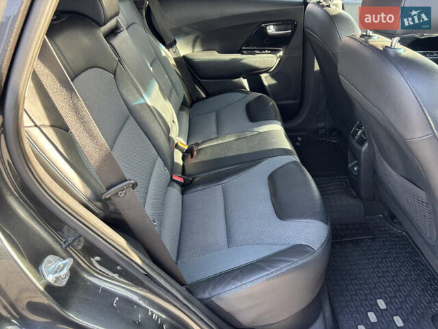 Серый Киа Niro, объемом двигателя 0 л и пробегом 200 тыс. км за 16900 $, фото 10 на Automoto.ua