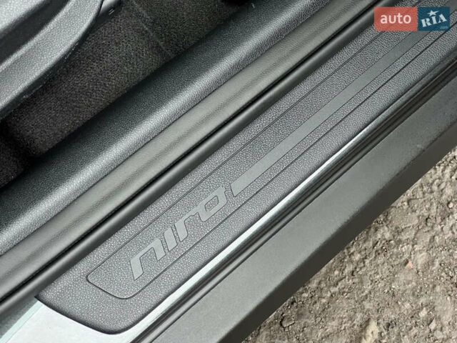 Серый Киа Niro, объемом двигателя 0 л и пробегом 107 тыс. км за 20903 $, фото 55 на Automoto.ua