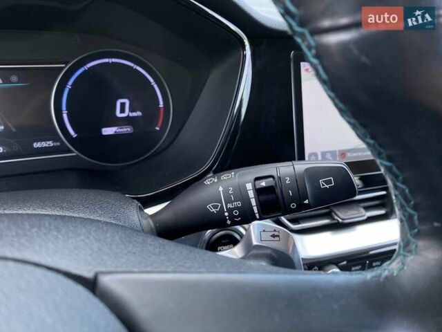Серый Киа Niro, объемом двигателя 0 л и пробегом 66 тыс. км за 24200 $, фото 26 на Automoto.ua