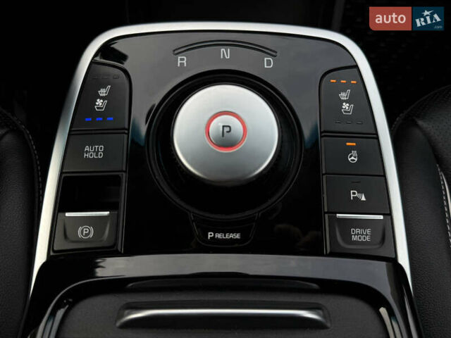 Серый Киа Niro, объемом двигателя 0 л и пробегом 82 тыс. км за 22900 $, фото 4 на Automoto.ua