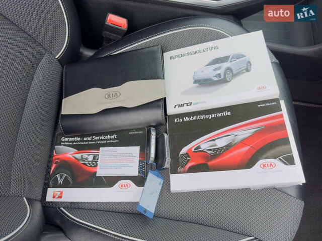Серый Киа Niro, объемом двигателя 0 л и пробегом 137 тыс. км за 18450 $, фото 38 на Automoto.ua