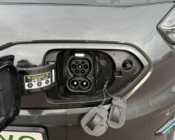Серый Киа Niro, объемом двигателя 0 л и пробегом 77 тыс. км за 20990 $, фото 23 на Automoto.ua