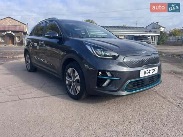 Сірий Кіа Niro, об'ємом двигуна 0 л та пробігом 140 тис. км за 18500 $, фото 5 на Automoto.ua