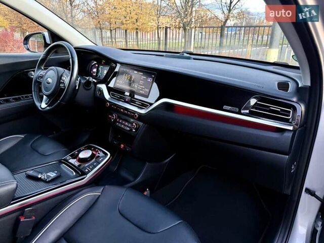 Киа Niro 2021 в Бердичеве на Automoto.ua Серый Киа Niro, объемом двигателя 0 л и пробегом 70 тыс. км за 21350 $, фото 79 на Automoto.ua