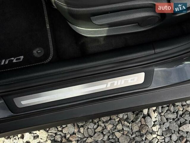Серый Киа Niro, объемом двигателя 0 л и пробегом 67 тыс. км за 22400 $, фото 25 на Automoto.ua