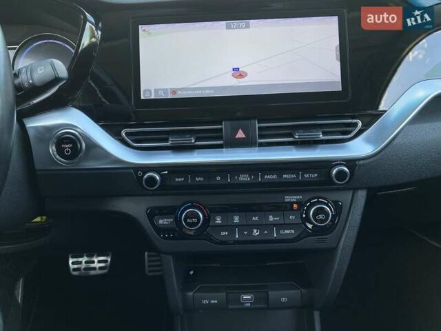 Серый Киа Niro, объемом двигателя 0 л и пробегом 66 тыс. км за 24200 $, фото 35 на Automoto.ua