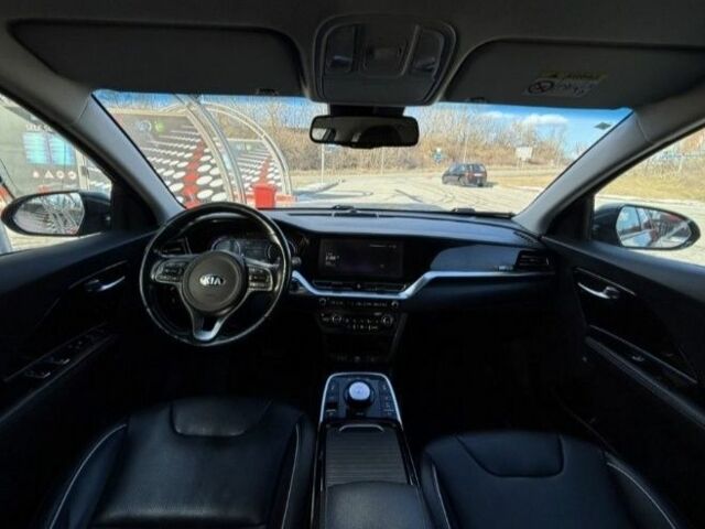 Серый Киа Niro, объемом двигателя 0 л и пробегом 90 тыс. км за 20000 $, фото 4 на Automoto.ua