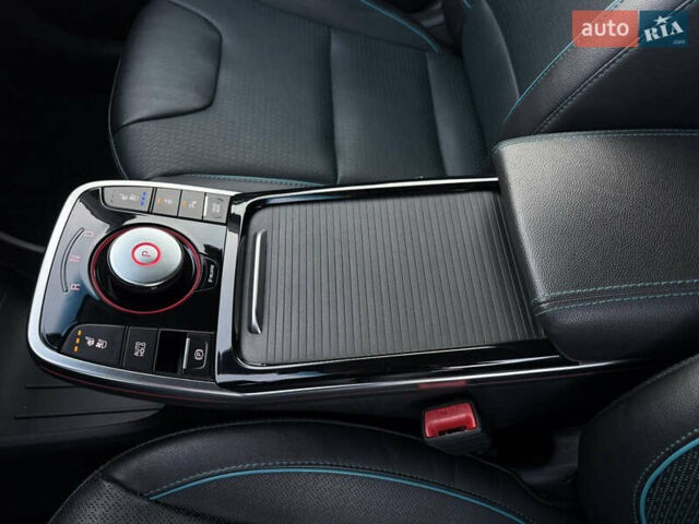 Сірий Кіа Niro, об'ємом двигуна 0 л та пробігом 97 тис. км за 22900 $, фото 66 на Automoto.ua