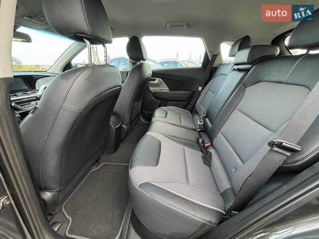 Серый Киа Niro, объемом двигателя 0 л и пробегом 52 тыс. км за 20750 $, фото 24 на Automoto.ua