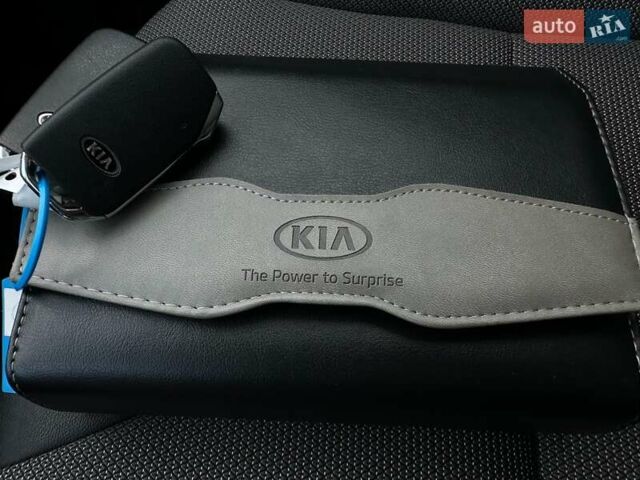 Сірий Кіа Niro, об'ємом двигуна 0 л та пробігом 37 тис. км за 23600 $, фото 77 на Automoto.ua