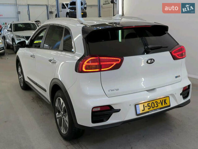 Серый Киа Niro, объемом двигателя 0 л и пробегом 117 тыс. км за 19500 $, фото 2 на Automoto.ua