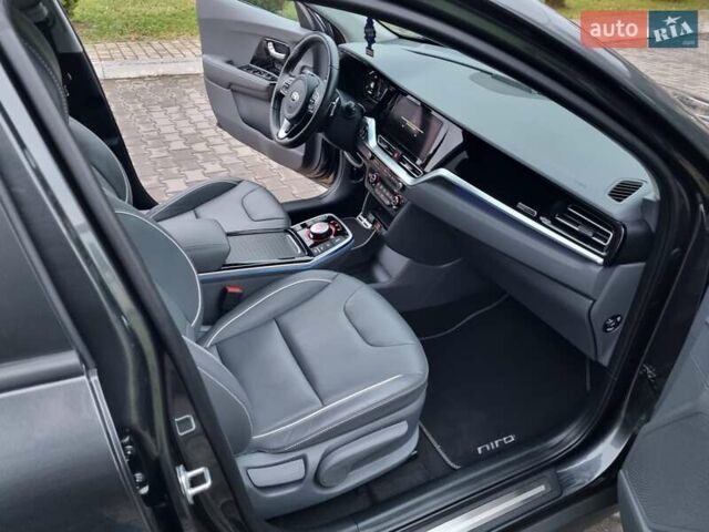 Серый Киа Niro, объемом двигателя 0 л и пробегом 42 тыс. км за 22850 $, фото 36 на Automoto.ua