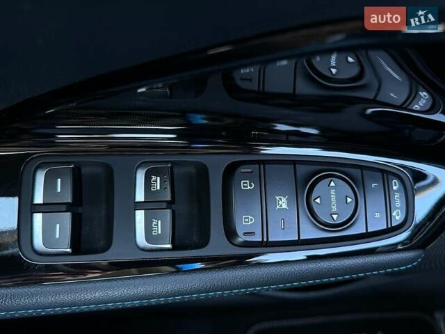 Серый Киа Niro, объемом двигателя 0 л и пробегом 97 тыс. км за 22200 $, фото 35 на Automoto.ua