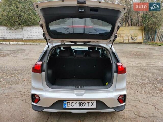 Сірий Кіа Niro, об'ємом двигуна 1.58 л та пробігом 115 тис. км за 19800 $, фото 9 на Automoto.ua