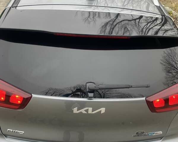 Серый Киа Niro, объемом двигателя 0 л и пробегом 54 тыс. км за 19999 $, фото 6 на Automoto.ua