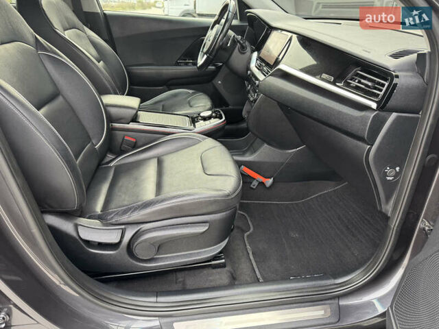 Серый Киа Niro, объемом двигателя 0 л и пробегом 147 тыс. км за 18450 $, фото 54 на Automoto.ua