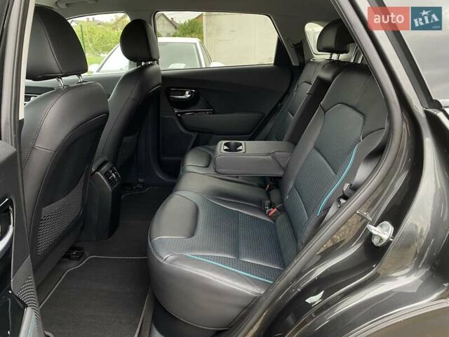Сірий Кіа Niro, об'ємом двигуна 0 л та пробігом 86 тис. км за 23400 $, фото 71 на Automoto.ua