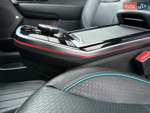 Сірий Кіа Niro, об'ємом двигуна 0 л та пробігом 97 тис. км за 22900 $, фото 64 на Automoto.ua